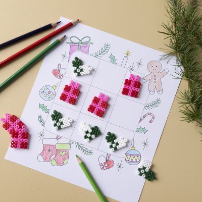 Verbinden Sie Drei-gewinnt aus Bügelperlen mit Weihnachtsmotiven
