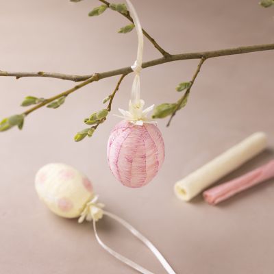 Osterei mit Mini-Narzisse