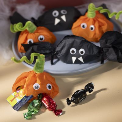Halloweenpäckchen mit süßen Leckereien