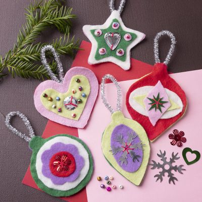 Weihnachtsdekoration mit Filz