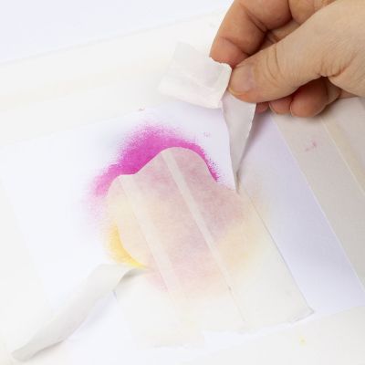 So kreierst du mit Malerkrepp scharfe Linien und Effekte mit Ölpastellfarben