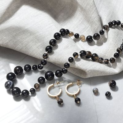 Schmuck mit schwarzen Achatperlen