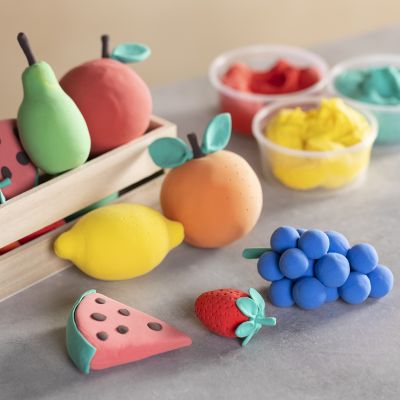 Früchte und Gemüse aus Silk Clay® für die Spielküche der Kinder