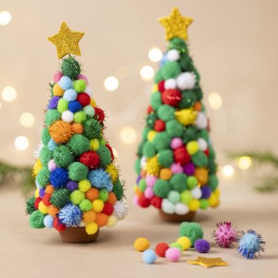 Bunte Pompon-Weihnachtsbäume