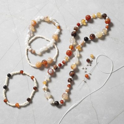 Halskette und Armband mit natürlichen Achaten 