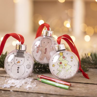 Weihnachtskugeln mit Zeichnungen