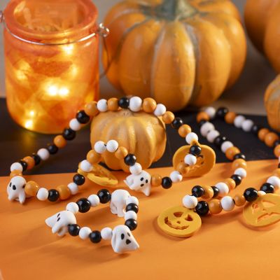 Halloween-Schmuckanfertigung aus Holzperlen und feinem Ton