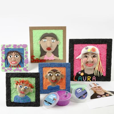 Selbstportrait aus Silk Clay in Collage-Rahmen