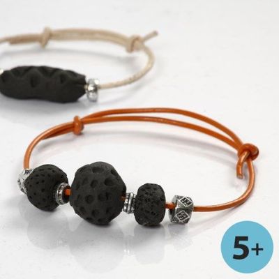 Armband aus feuergeschw&auml;rzten Tonperlen