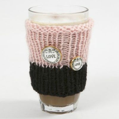 Ein süßer gestrickter Becherwärmer aus Melbourne Wolle