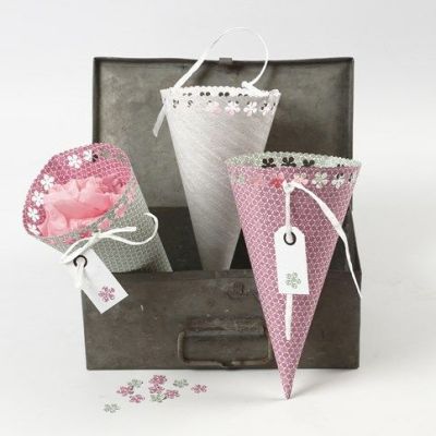 Kegeltüten aus Vivi Gade Design Papier mit Spitzenborte