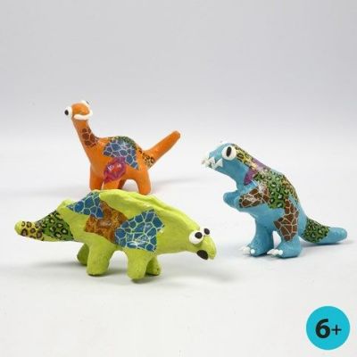 Pappmach&eacute;-Dinosaurier, bemalt und verziert mit D&eacute;coupage-Papier