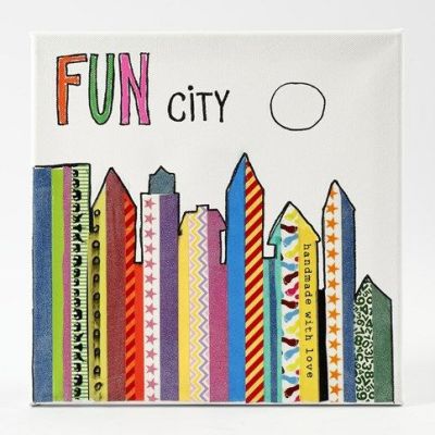 Eine Skyline aus Masking Tape auf weißer Leinwand