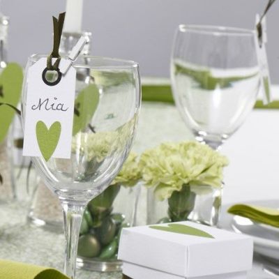 Tischdekoration von Happy Moments in Weiß und Grün