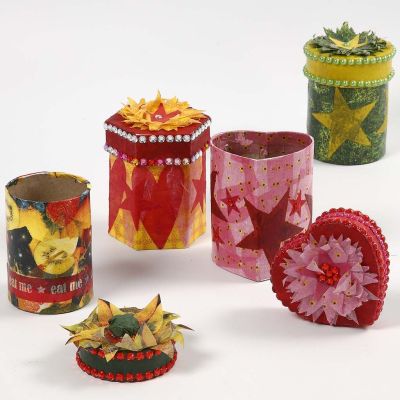 Decoupage-Technik auf Pappmaché-Boxen