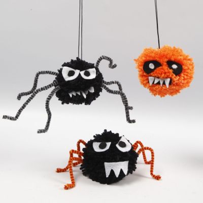 Gespenstische Tiere für Halloween - gefertigt aus Pompons