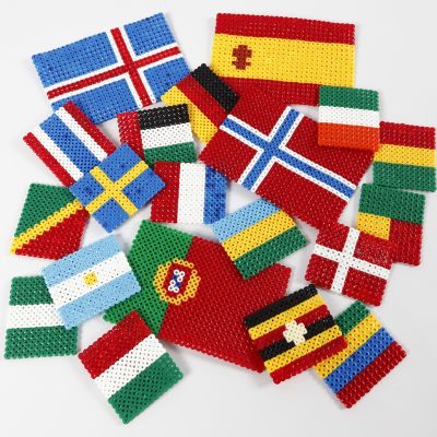 Flaggen der Welt aus Nabbi B&uuml;gelperlen