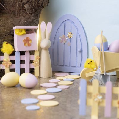 Miniatur-Tür und -Gartengeräte