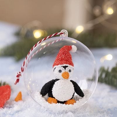 Weihnachtskugeln mit Pinguinen aus Foam Clay®