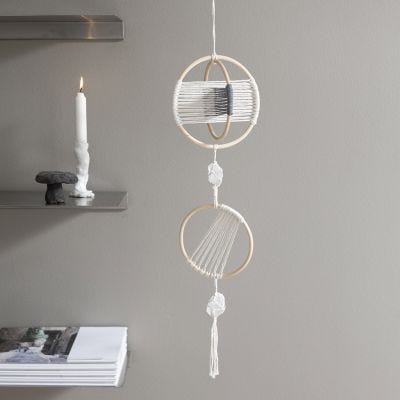 Macramé-Mobile mit Bergkristallen