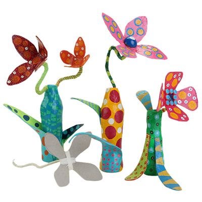 Von Yayoi Kusama inspirierte Blumen aus Pappmaschee.