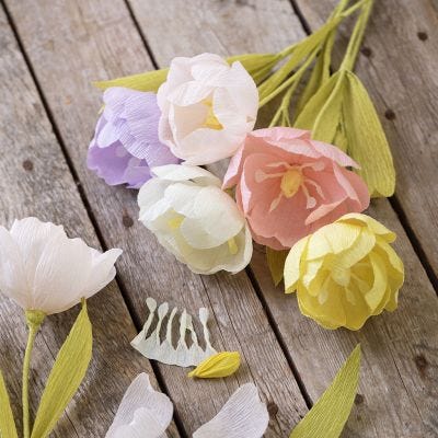 Tulpenblüten aus Krepppapier