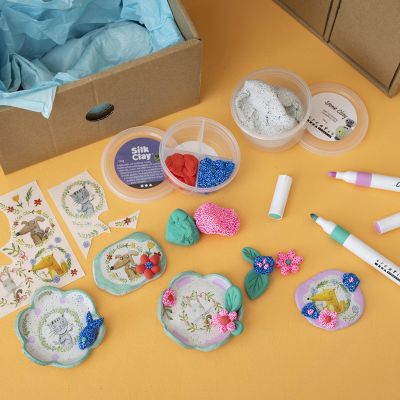 Stone Clay mit niedlichen Tiermotiven verziert