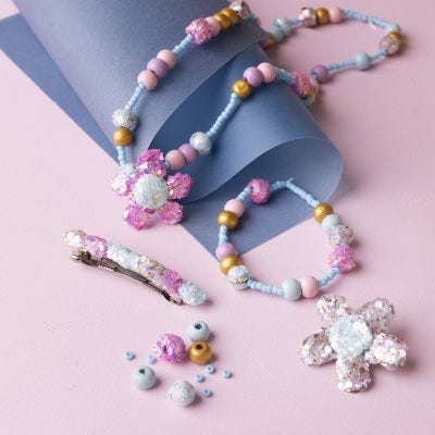 Kinderschmuck mit Perlen und Glitter Clay
