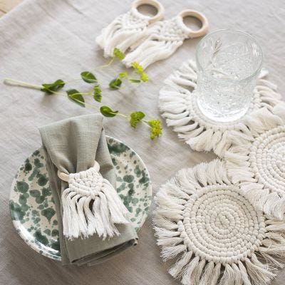 Macramé-Untersetzer und -Serviettenringe