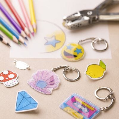 Accessoires aus Plastikschrumpfplatten