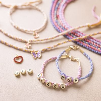 Starter Bastelset: So basteln Sie Kumihimo-Armbänder und Minischlüsselbänder