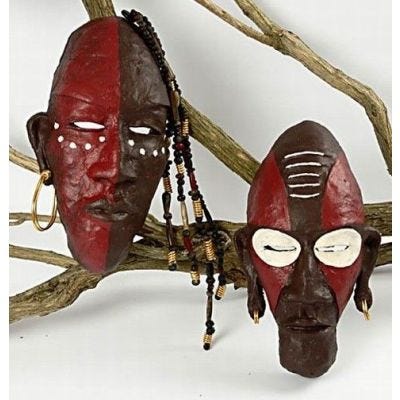 Verzierte afrikanische Masken