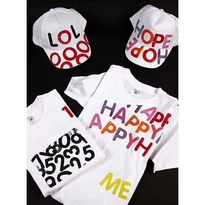 Baseball-Caps und T-Shirts mit Aufdruck