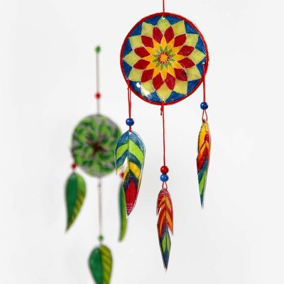 Ein Windspiel mit Schrumpffolienplatten