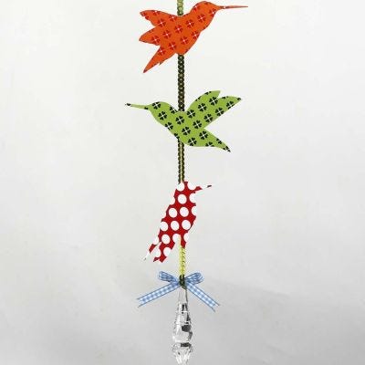 Fenster-Deko mit Vögeln im Vivi Gade-Design