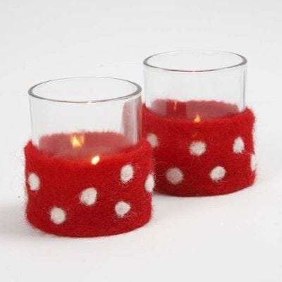 Teelichthalter mit einem nadelgefilzten Gürtel