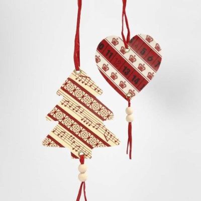 Weihnachtsdekoration zum Aufhängen aus Karton mit Motiv-Klebeband