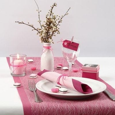 Tischdekorationen für die Konfirmation in pink