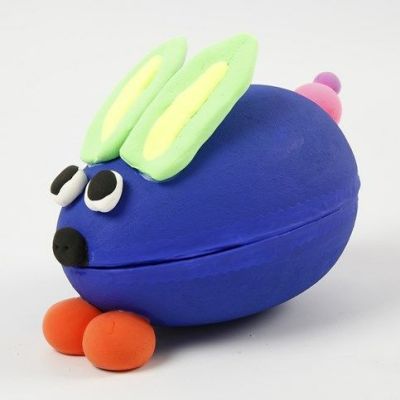 Ein Osterhase aus einem bemalten