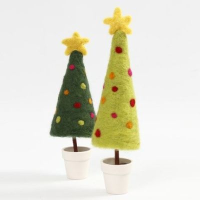 Weihnachtsbäume mit Stern aus Nadelfilz