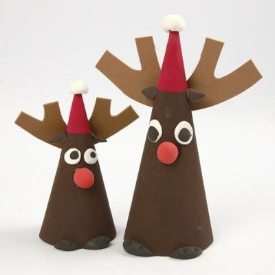 Rentiere aus Pappmaché Kegeln