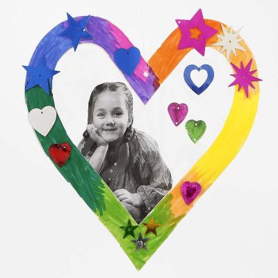 Ein herzförmiger Kartonrahmen