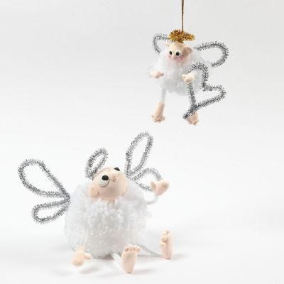 Pompon-Engel mit Deko und Körperteilen aus Pfeifenreinigern und Silk Clay
