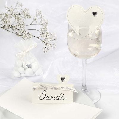 Dekoration für eine romantische weiße Hochzeit