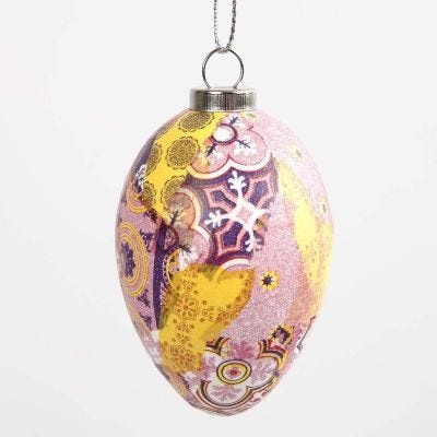 Ei mit gemustertem Decoupage in Rosa-Harmonie