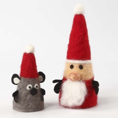 Weihnachtsfiguren aus Styroporkegeln mit Nadelfilzmantel