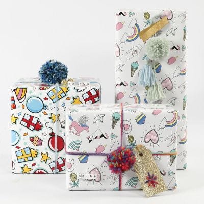 Geschenkverpackung mit Papier