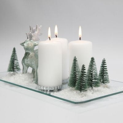 Weihnachtliche Schneelandschaft mit Kerzen