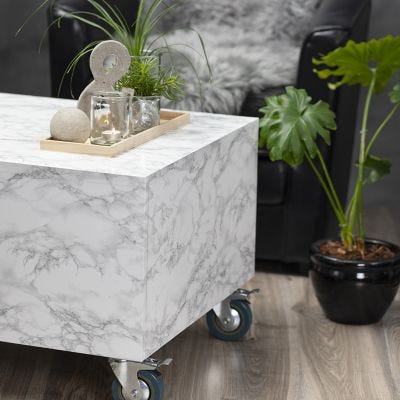 Kleiner Tisch aus Palettenholz