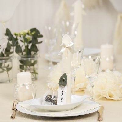 Tischdeko in Altweiß mit Papierblumen